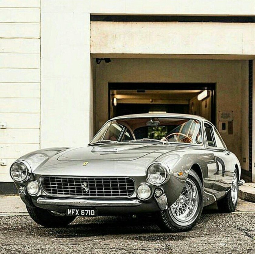 Ретро автомобиль