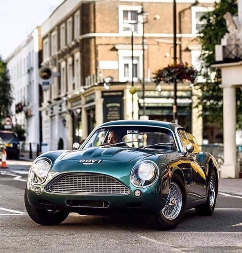 Aston Martin db4 gt