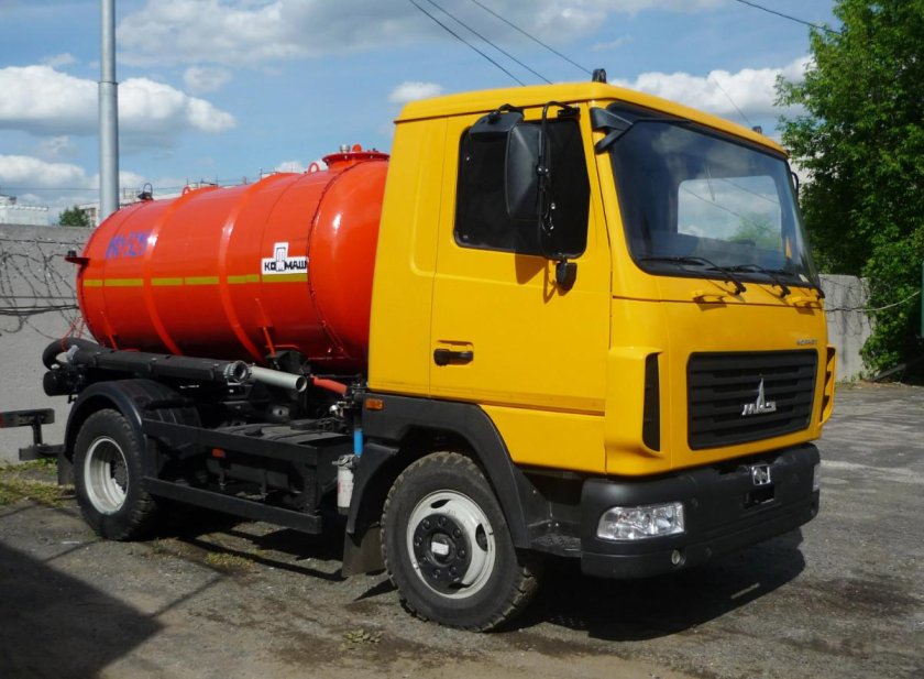 МАЗ 4571 ассенизатор