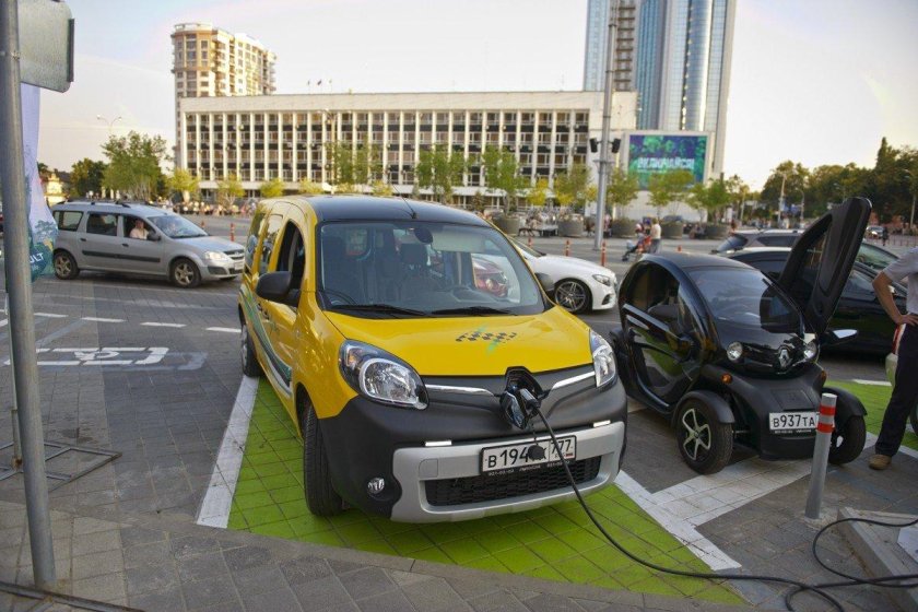 Электромобили в России