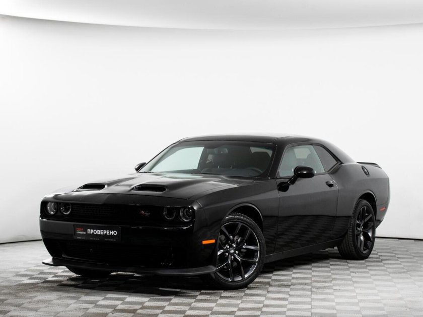 Черный додж челленджер