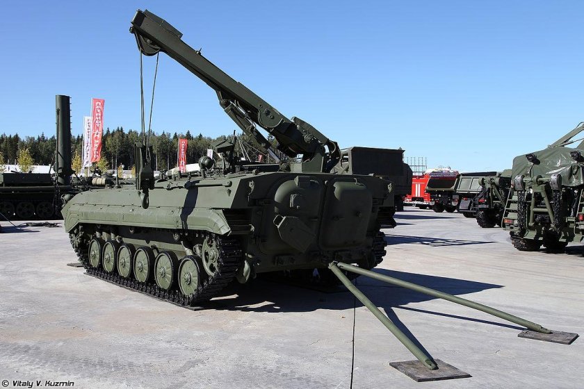 Брэм-4 — ремонтно-эвакуационная машина.