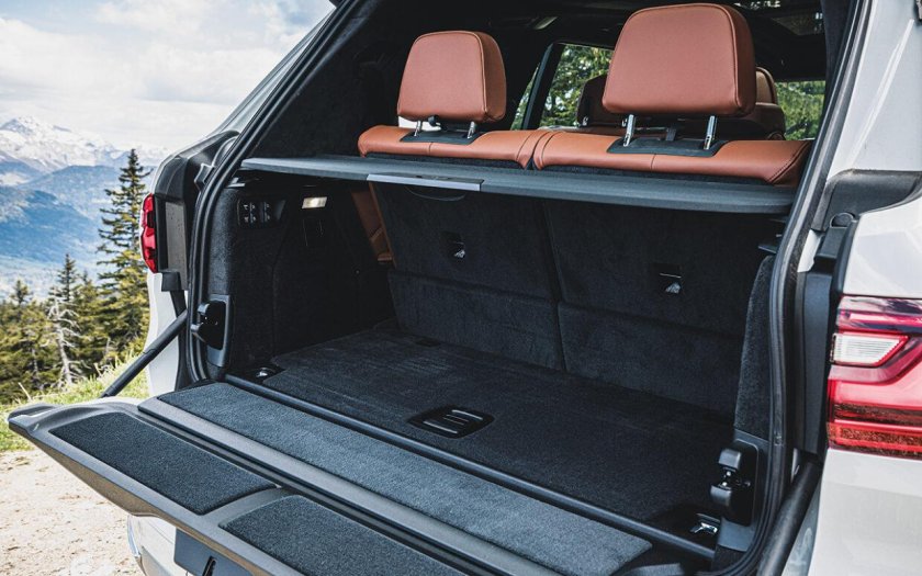 BMW x7 багажник