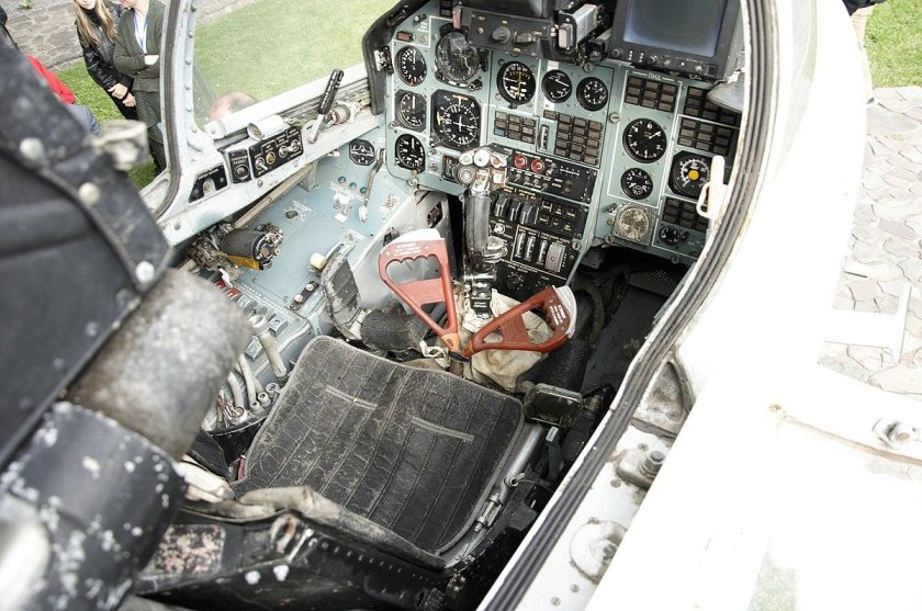 Yak-141 кабина