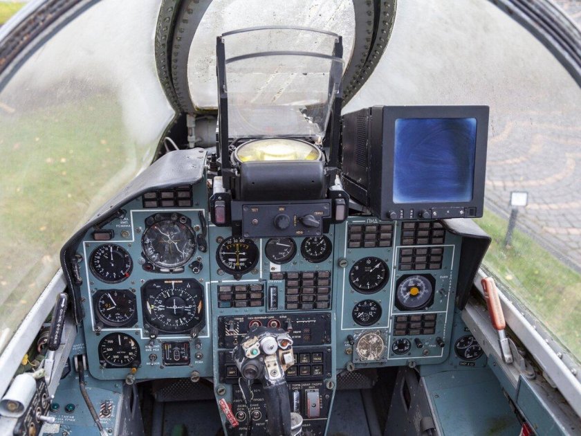 Су-27 истребитель кабина