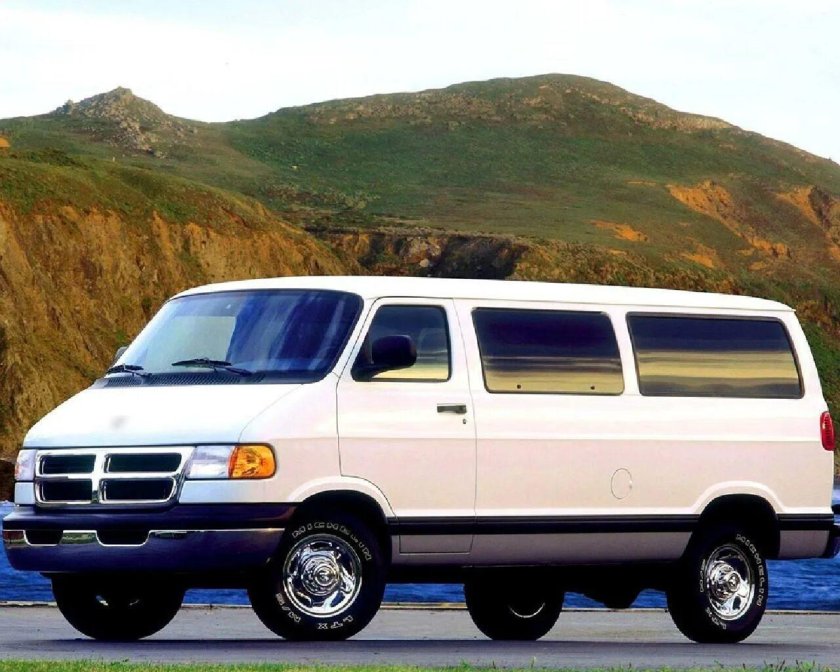 Dodge Ram van 2000