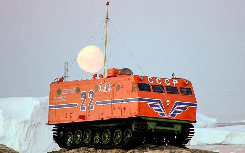 Гусеничный тягач харьковчанка-2