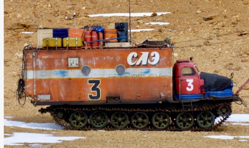 Гусеничный тягач харьковчанка 2