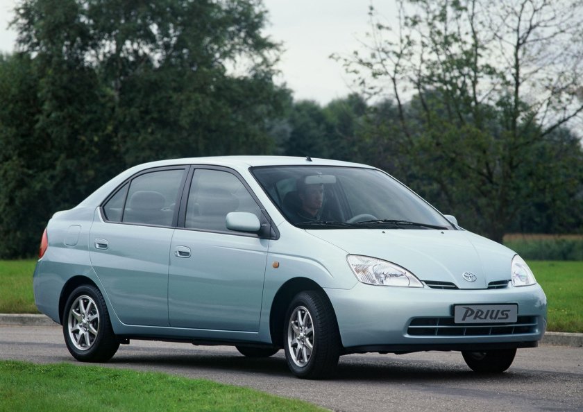 Toyota Prius nhw10
