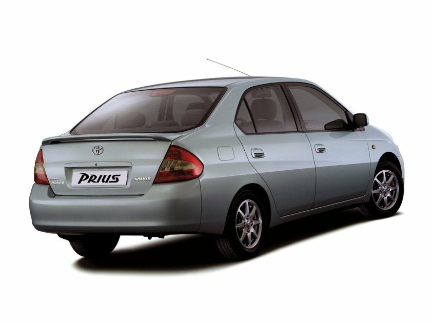 Toyota prius nhw10
