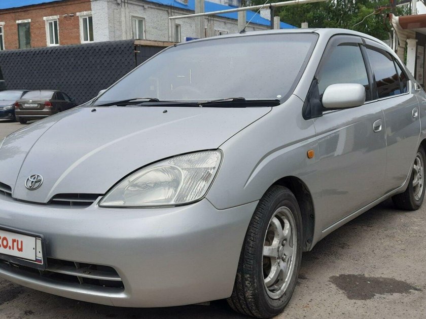 Приус серый