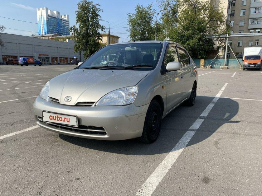 Тойота Приус 2000