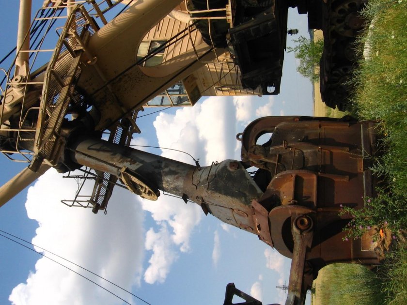 Шагающий экскаватор ЭКГ-8и