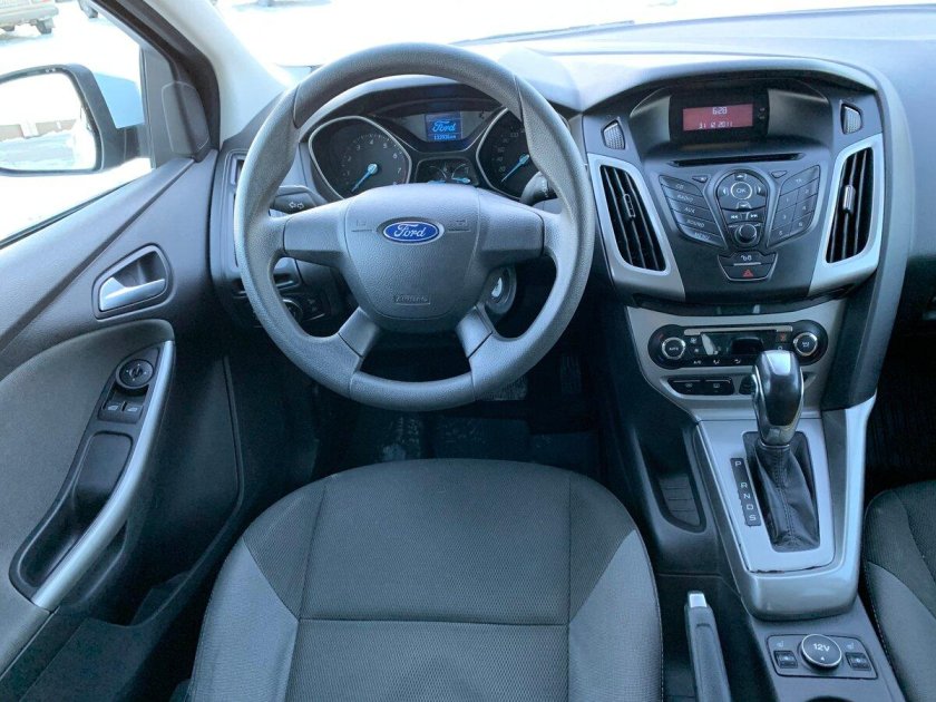 Ford Focus 3 седан салон