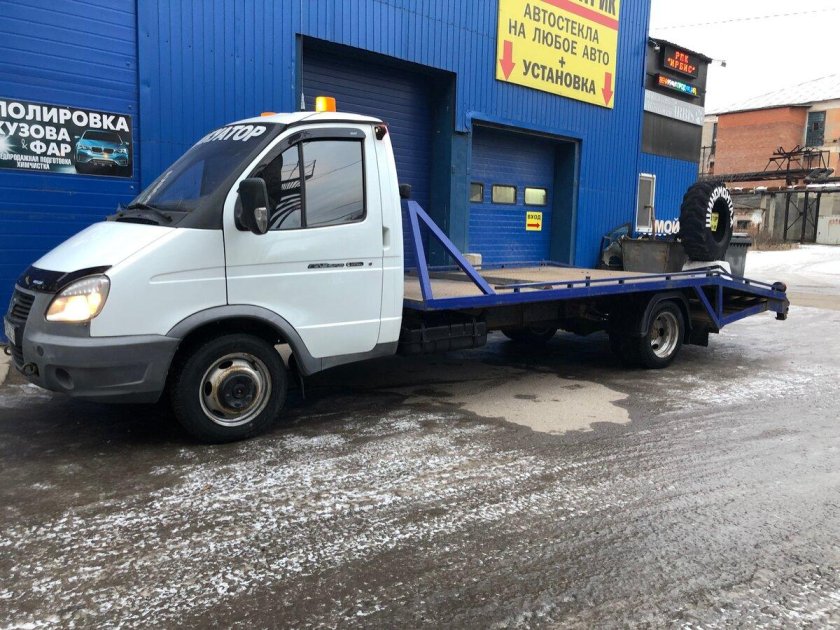 Черный эвакуатор Газель Некст
