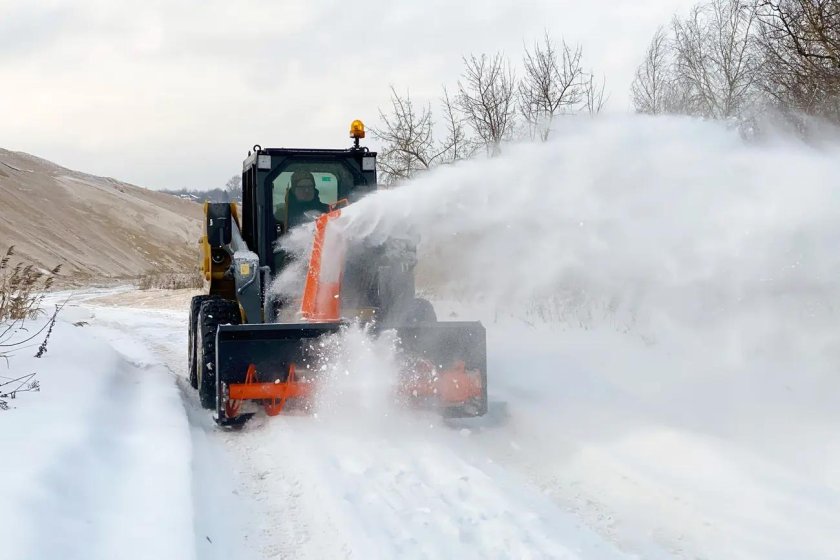 Плужно-щеточный снегоочиститель Эд-403
