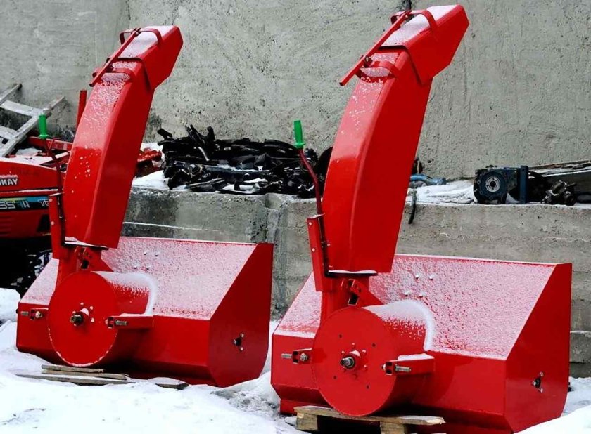 Снегоочиститель шнекороторный навесной снег 1250