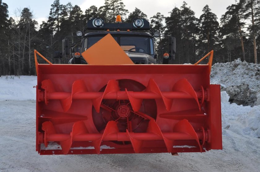 Шнекороторный снегоочиститель Урал