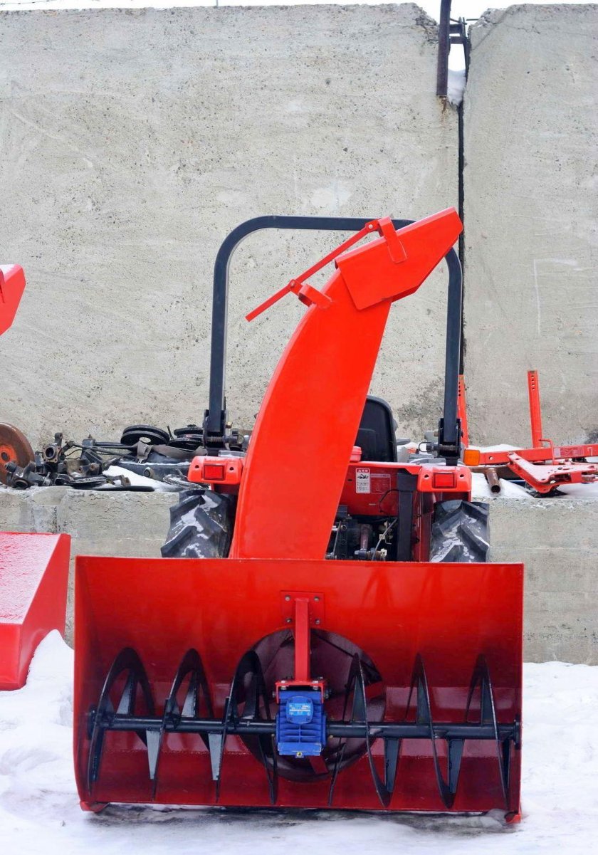 Роторный снегоуборщик