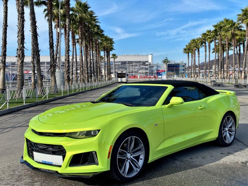 Chevrolet Camaro зеленый