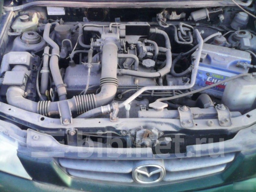 Mazda Demio 1998 моторный отсек