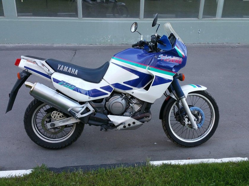 Yamaha XTZ 750