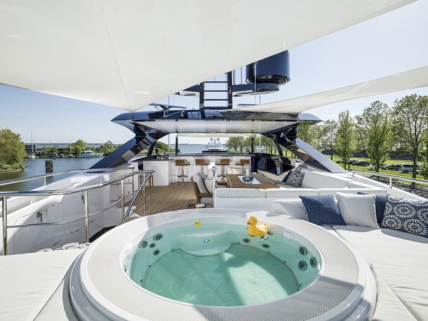 Роскошная яхта