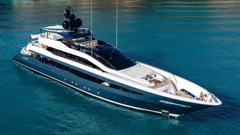 Четырехпалубная яхта