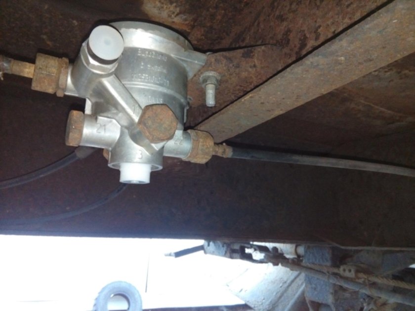 Клапан тормозной ЗИЛ 130