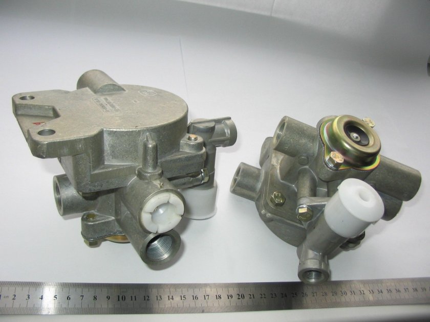 Воздухораспределитель КАМАЗ прицепа БЕЛОМО 9758/7494-3531010