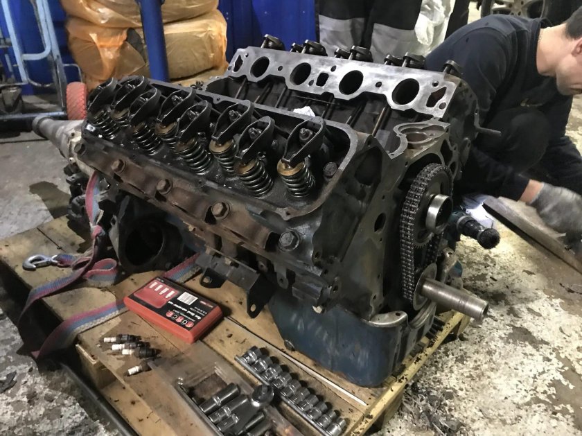 Разобранный двигатель