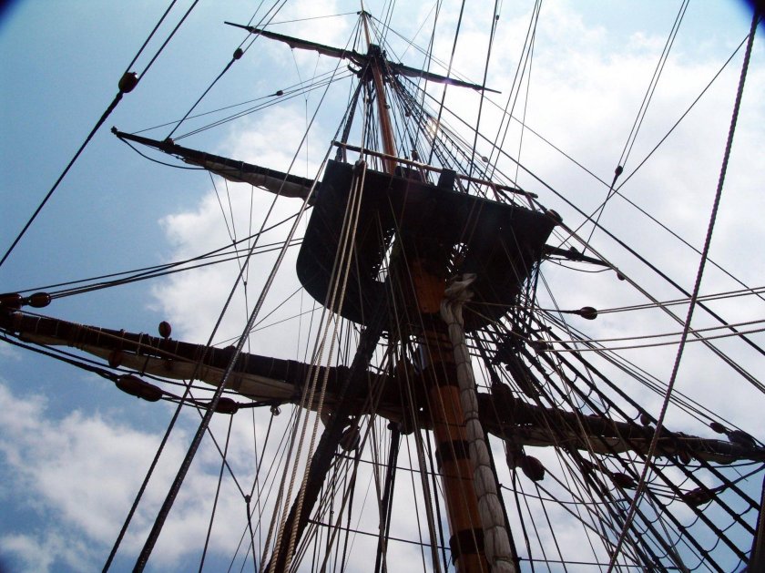 Галеон парусник мачты