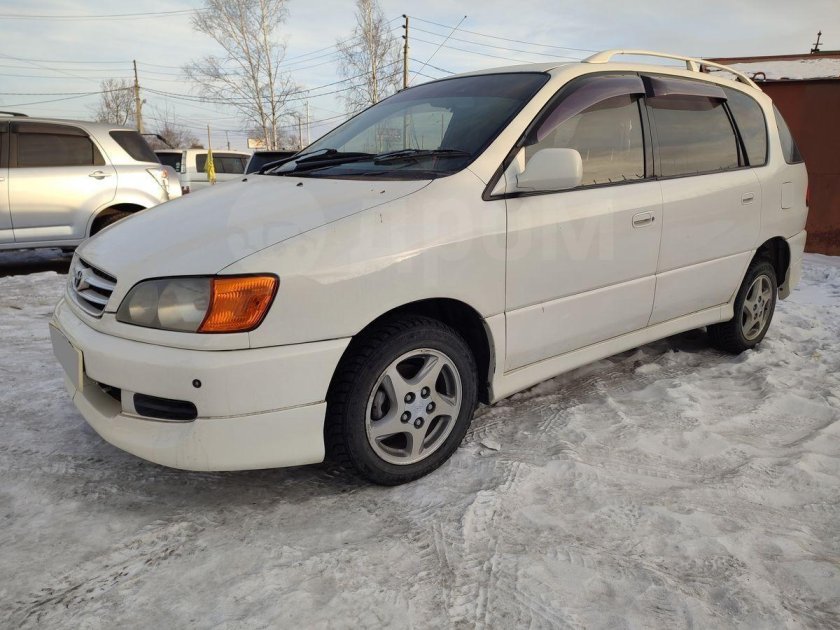 Toyota ipsum белый