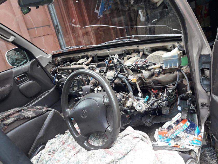 Снятие торпеды с Тойота Хайс