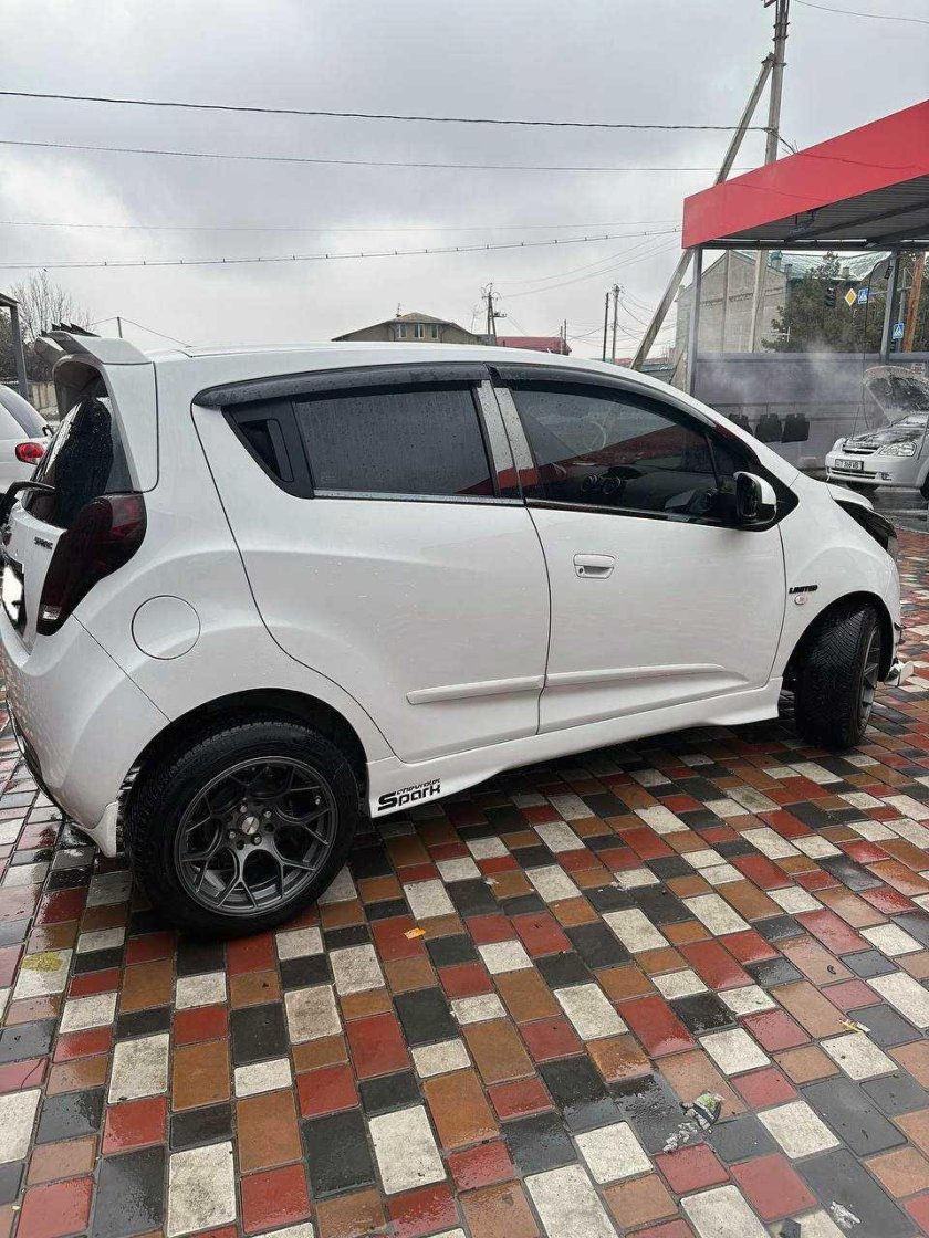 Chevrolet spark m 400