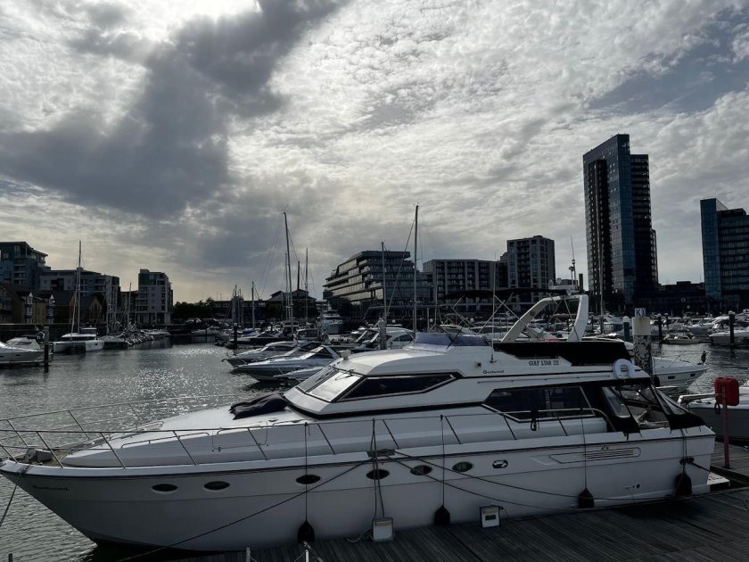 Яхта princess 60