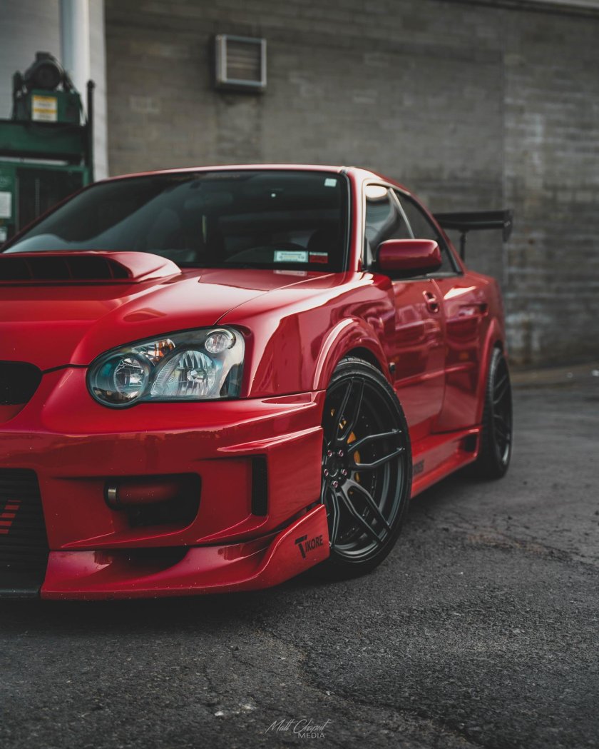 Subaru Impreza WRX красная