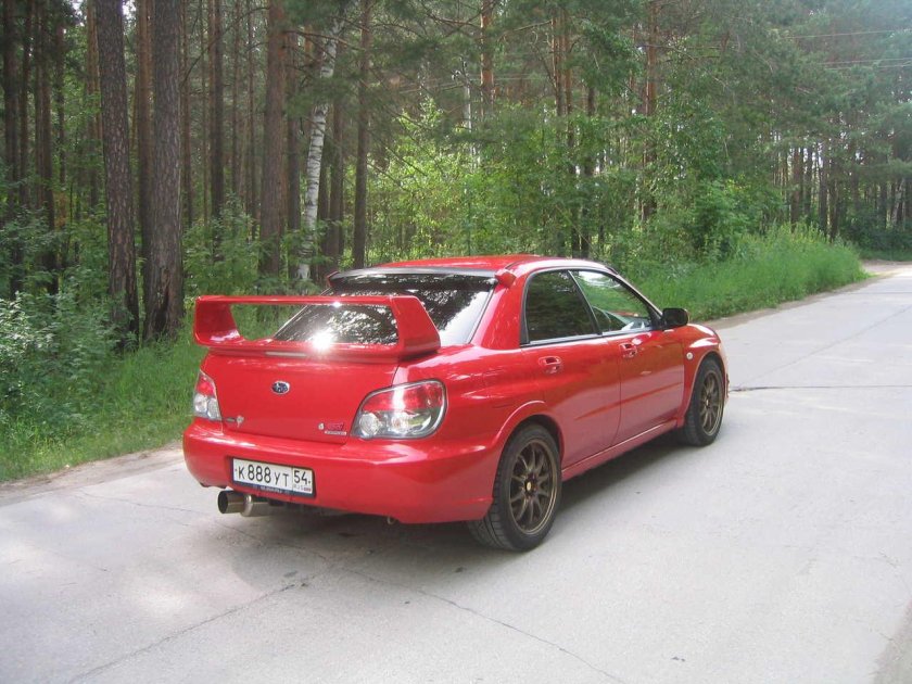 Subaru Impreza WRX STI красная