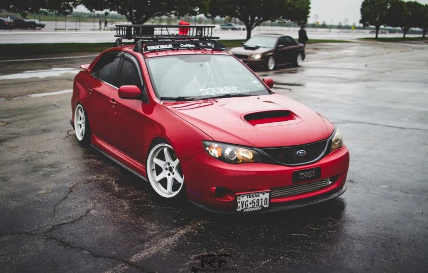 Subaru Impreza WRX STI красная