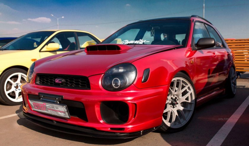 Субару Импреза красная 2002г