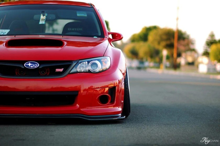 Subaru Impreza WRX STI красная
