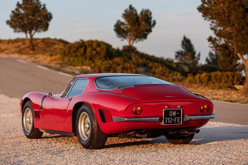 Bizzarrini логотип