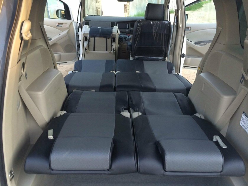 Тойота Вокси 2008 салон