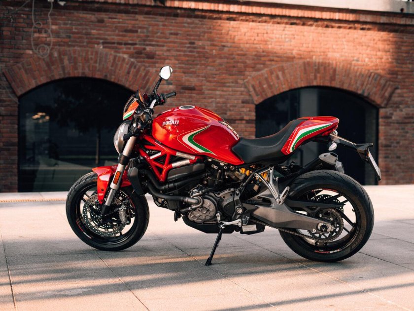 Мотоцикл ducati monster 1200