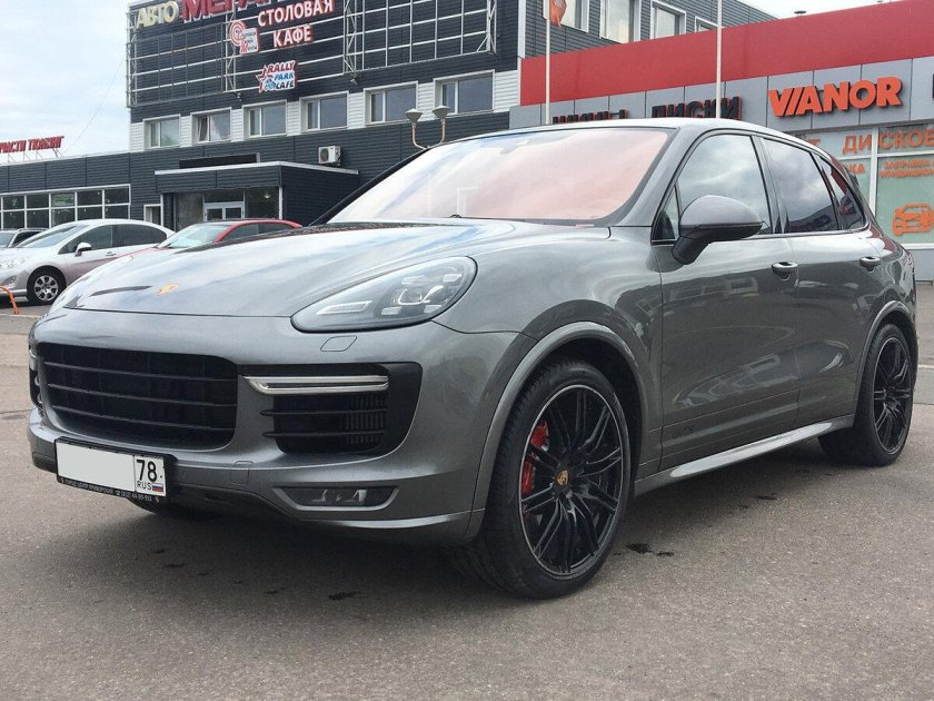 Порше Кайен серый