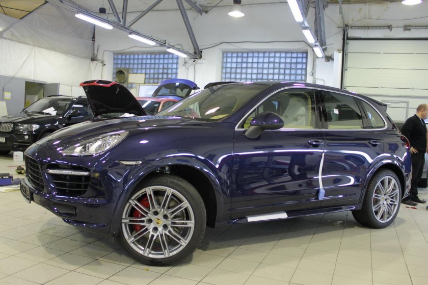 Porsche Cayenne синий