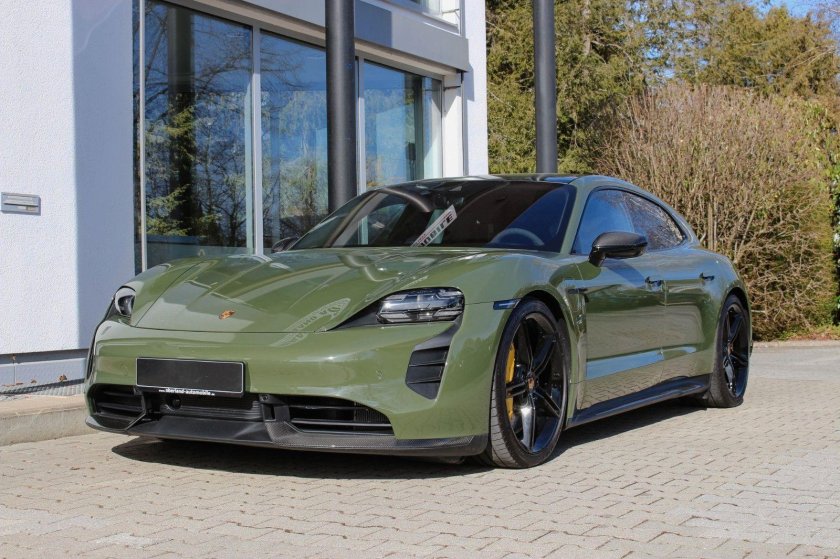 Porsche taycan turbo s