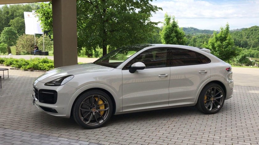 Porsche Cayenne Coupe r22