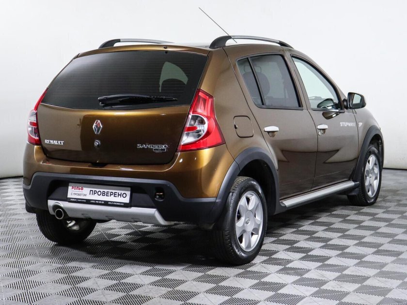 Рено Сандеро степвей 1.6 аt (102 л.с.) б.у коричневый