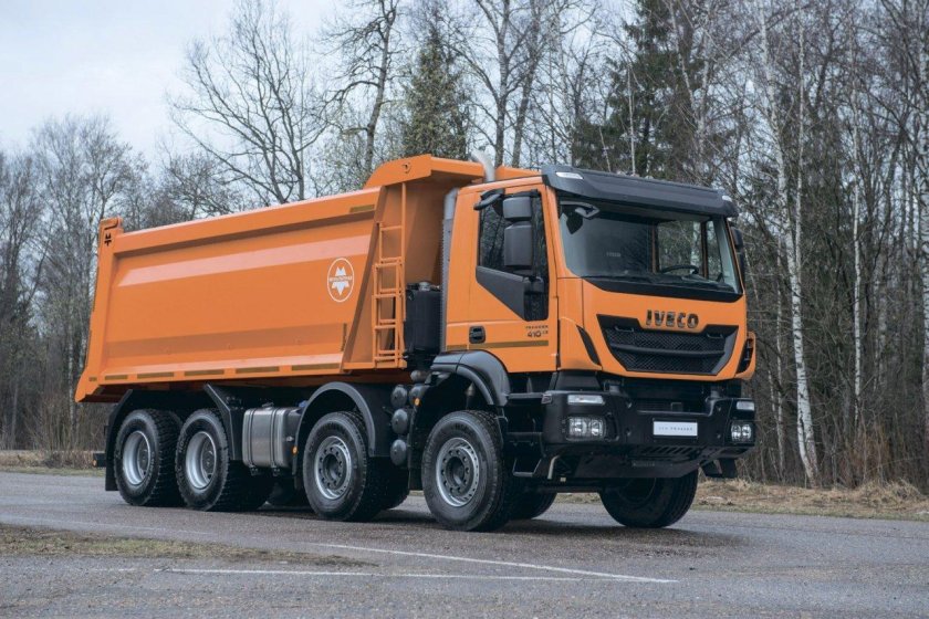 Iveco Trakker 8x4 самосвал